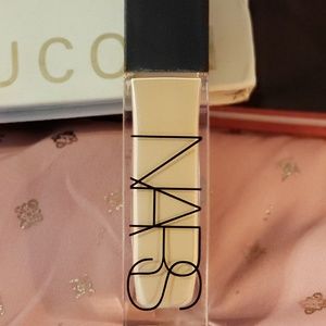 Nars natural radiance foundation